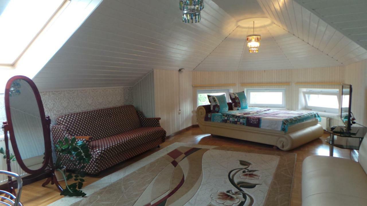 U Viktora Guest House Brest Esterno foto