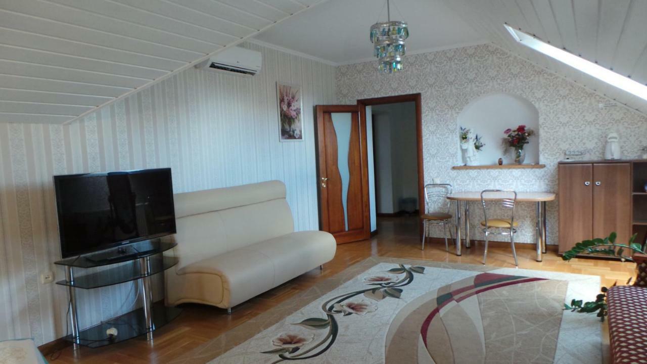 U Viktora Guest House Brest Esterno foto